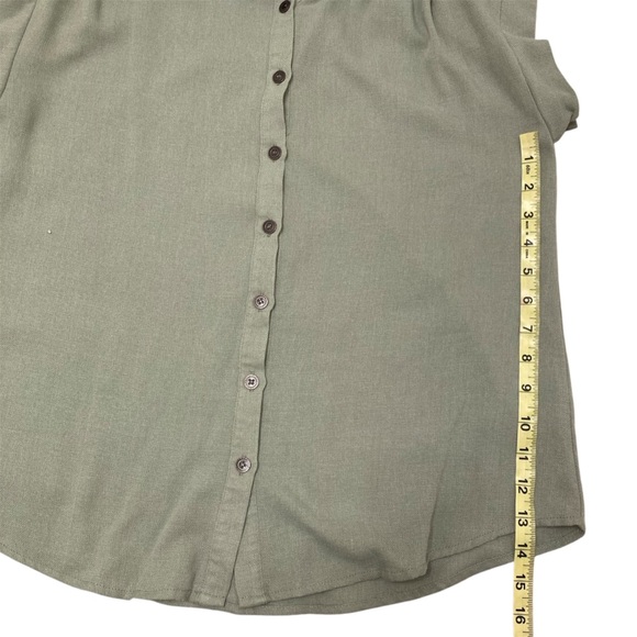 3/$15 Umgee Short Sleeve Button Down Shirt, Cuffed Sleeves, Green, Women’s Small - Picture 7 of 7